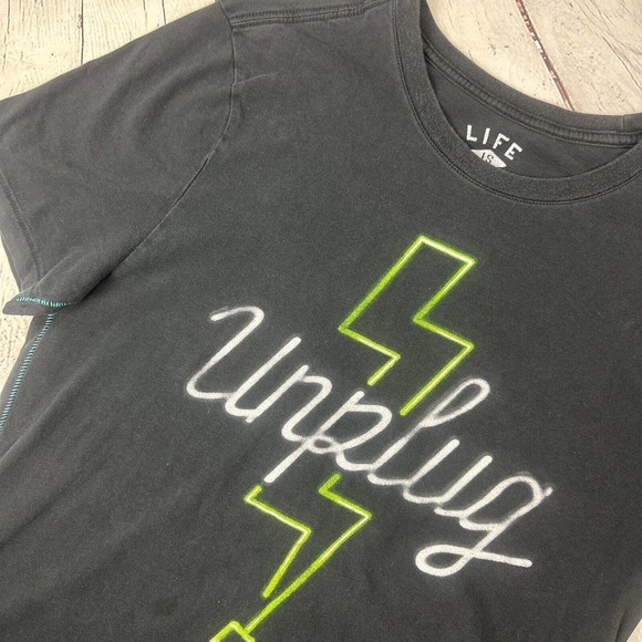 Life‎ is Good Unplug Black Short Sleeve Neon Green Lightning Bolt T-Shirt Size M - Picture 1 of 7